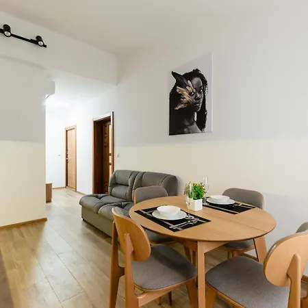 Luxury Apartment *