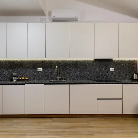 Luxury Apartment *