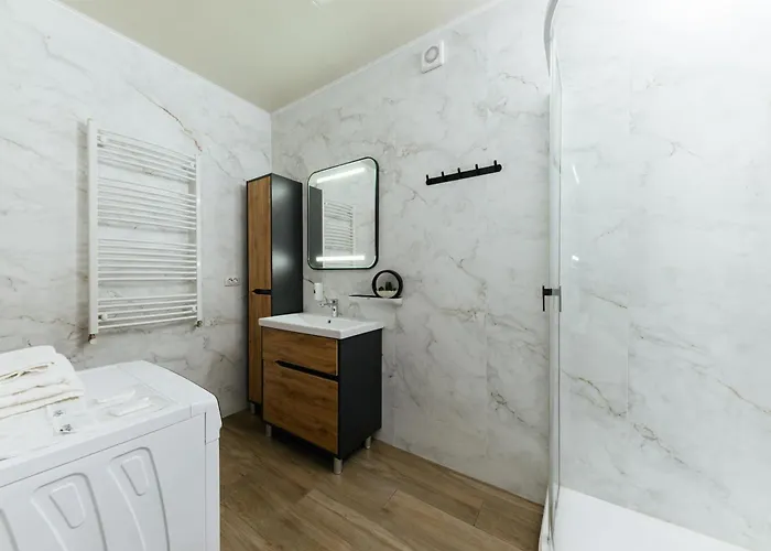 Luxury Apartment *